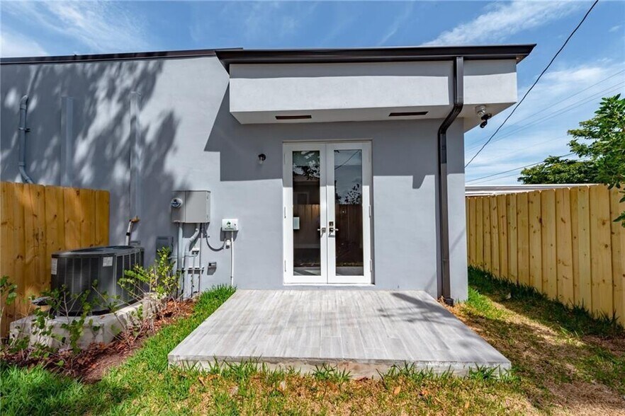 Building Photo - 1105 NE 2nd Ave