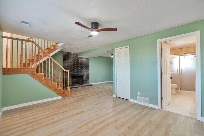 Building Photo - 1107 E 15th Ave