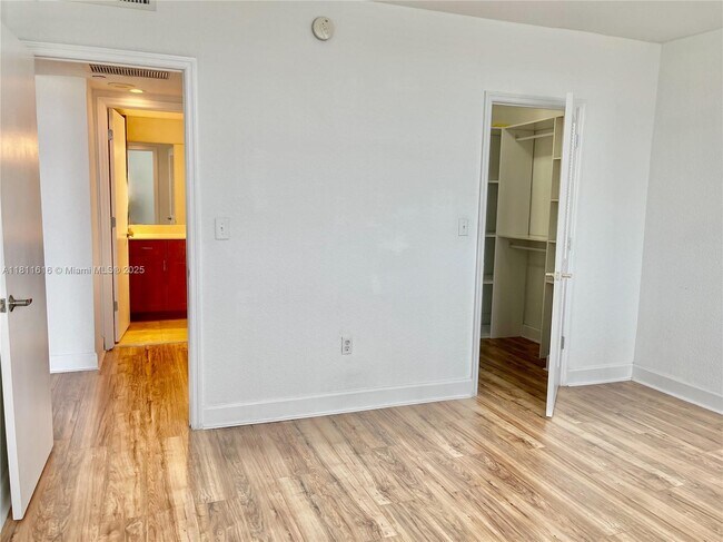 Building Photo - 401 69th St