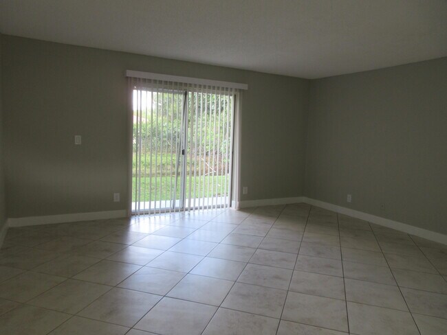 Building Photo - 4111 NW 114th Ave