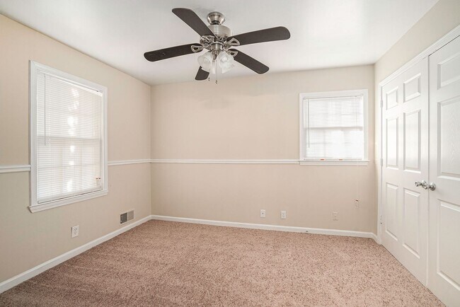 Building Photo - 5 Bedroom Large Ranch with Finished Basement