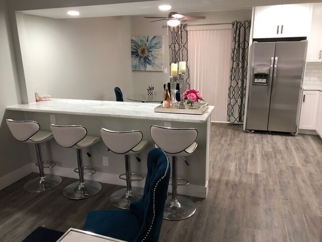 Building Photo - NEWLY RENOVATED 2BDRM TOWNHOMES