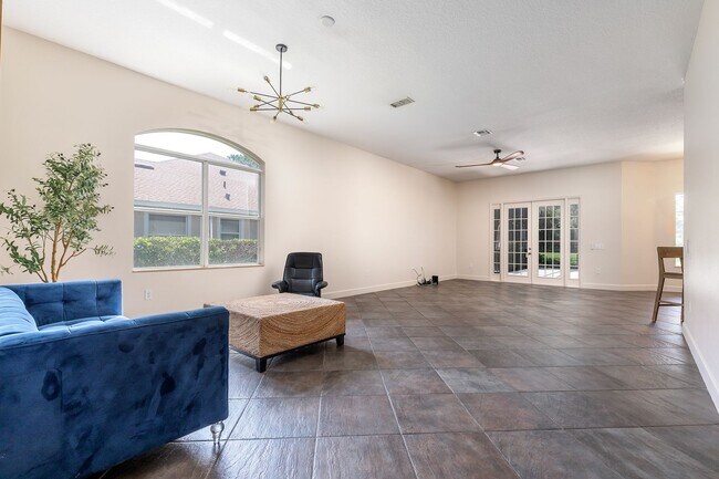 Building Photo - 3961 Knott Dr