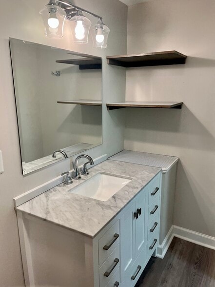 Master Bath - 2108 Valley Ln