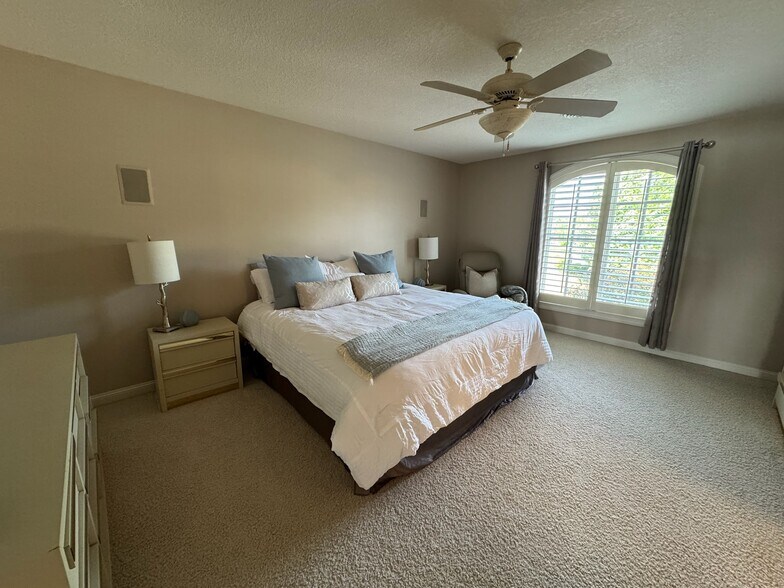 2nd bedroom with King bed - 1832 Nakomis Ave
