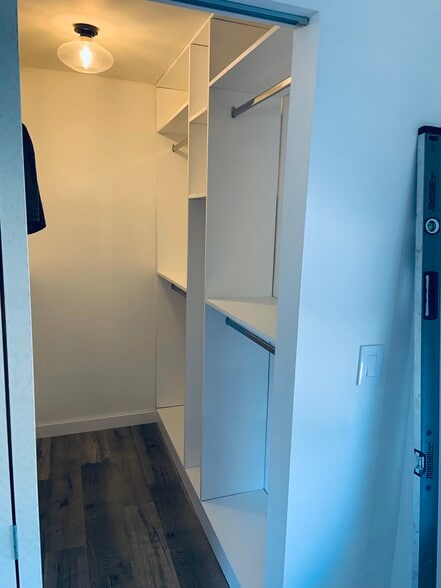 Closet - 415 High View Ln