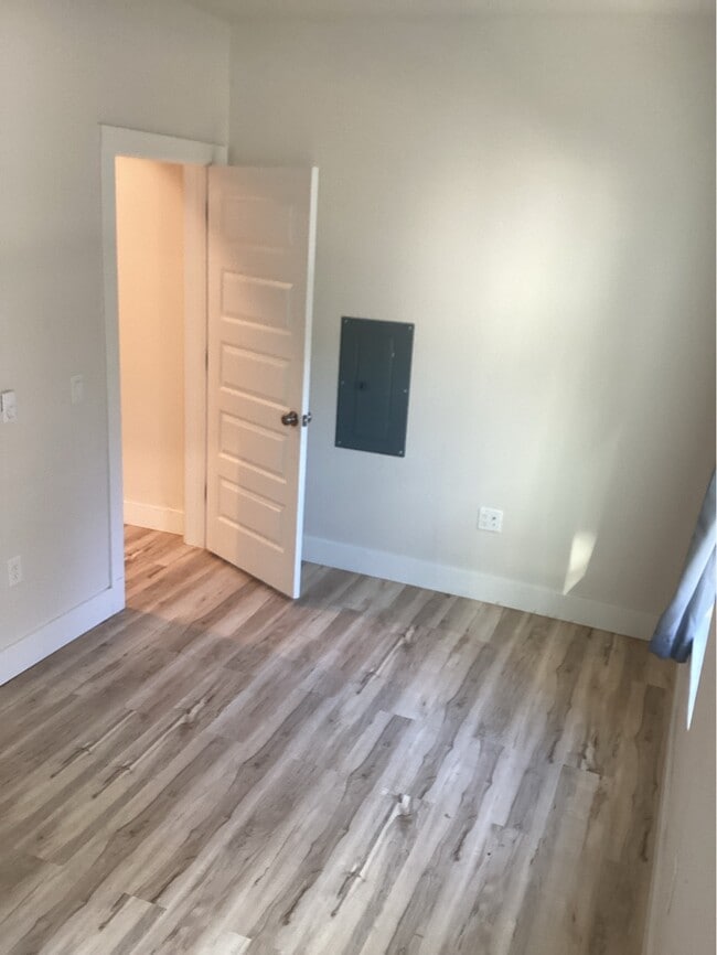 Building Photo - 2950 SW Coho St