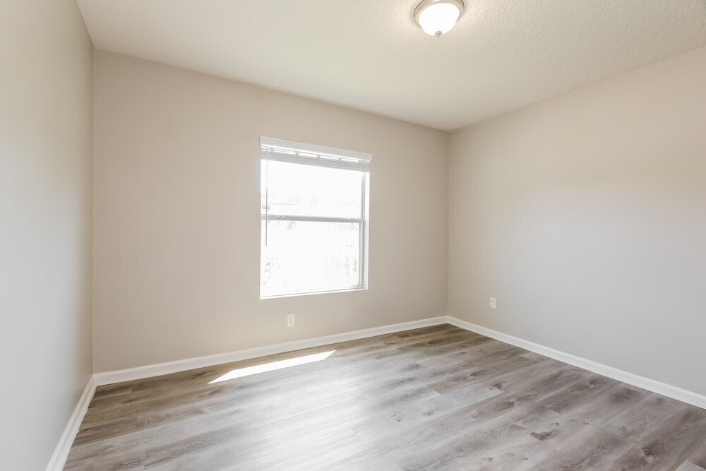 Building Photo - 1033 Bains Lake Dr