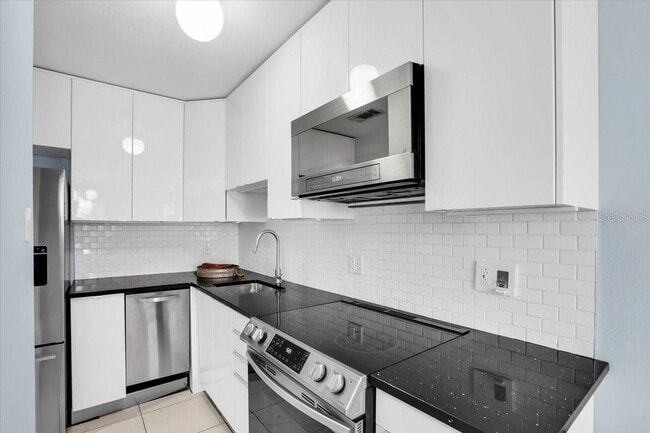 Building Photo - 101 Pompano Dr SE