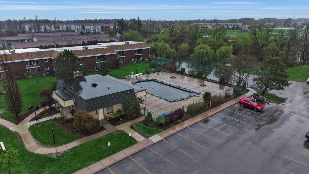 Building Photo - 225 Charter Oaks Dr