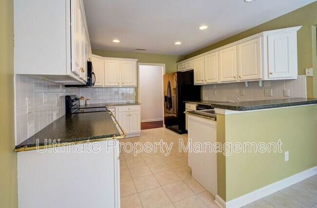 Building Photo - 700 Valley Brook Rd