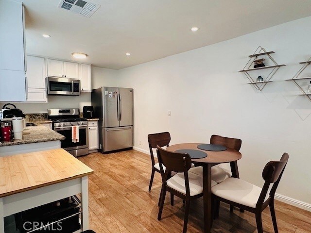 Building Photo - 950 W Lambert Road Unit 8