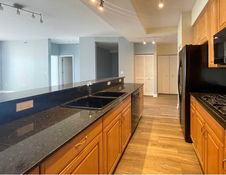 Building Photo - 233 E 13th St