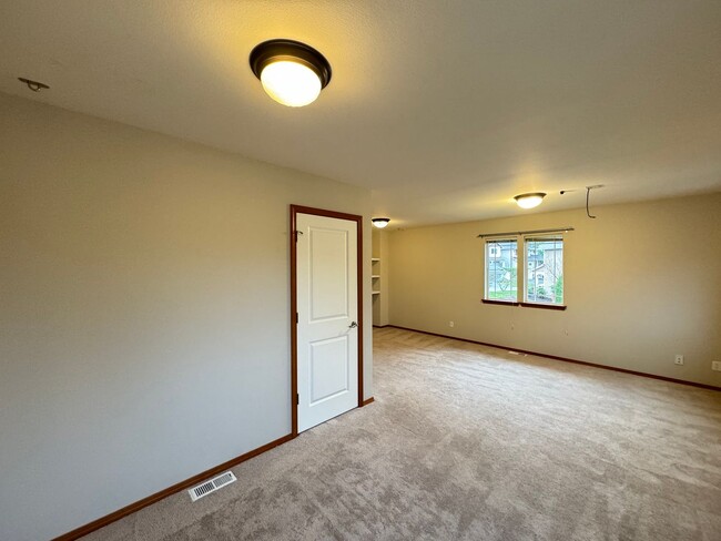 Building Photo - Spacious Home for Rent in Bothell, WA!