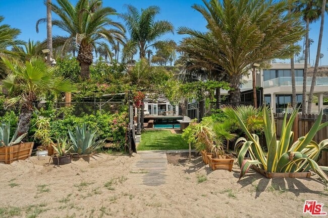 Building Photo - 936 Palisades Beach Rd