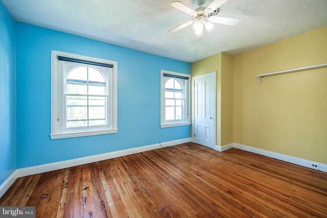 Building Photo - 206 S 43rd St