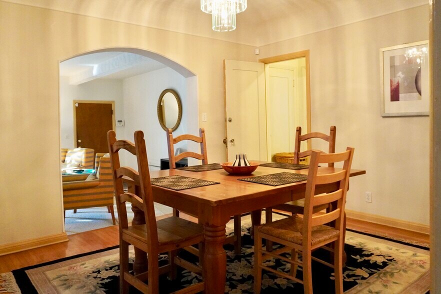 Building Photo - 1224 S Longwood Ave