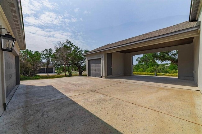 Building Photo - 104 Lazy Oak Pl