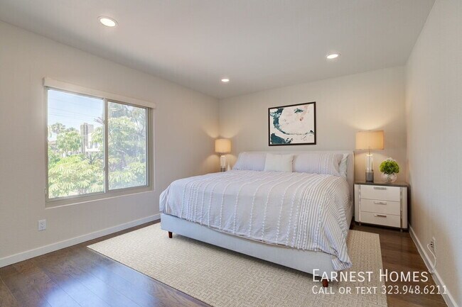 Building Photo - 141 S Clark Dr