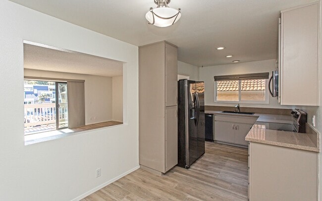 Building Photo - Condo on Beautiful Carlsbad Lagoon!!