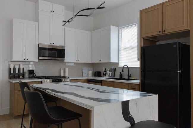 Building Photo - 7129 Sidney St