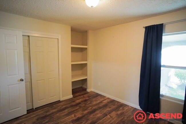 Building Photo - Lovely Home in East Bakersfield!