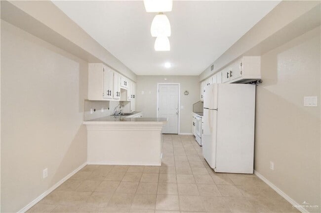 Building Photo - 21 S Casa Linda St