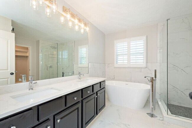 Building Photo - Stunning 6 Bed 3.5 Bath Carmel Home With Finished Basement an Fenced Yard!