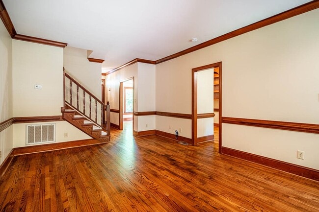 Building Photo - 1305 Hampshire Ct