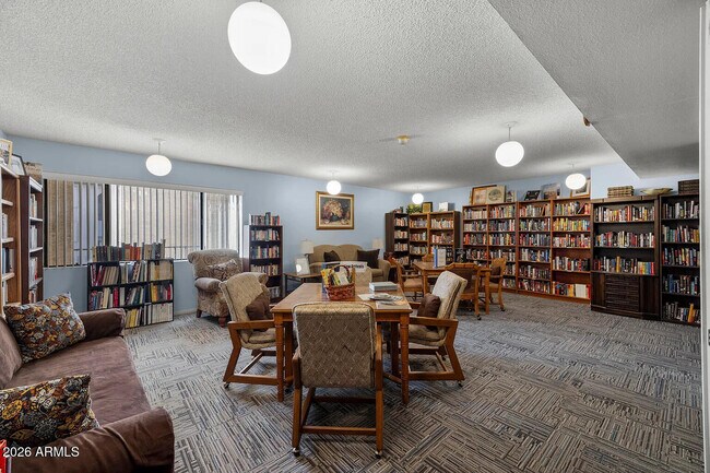 Building Photo - 3033 E Devonshire Ave