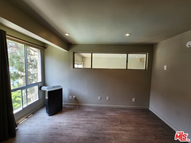 Building Photo - 1440 Veteran Ave
