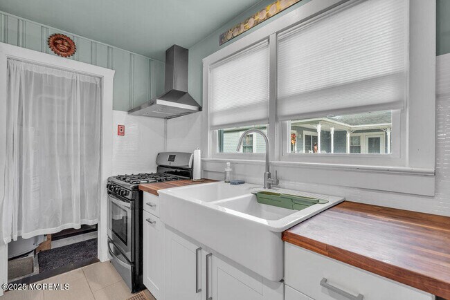 Building Photo - 228 Fischer Blvd