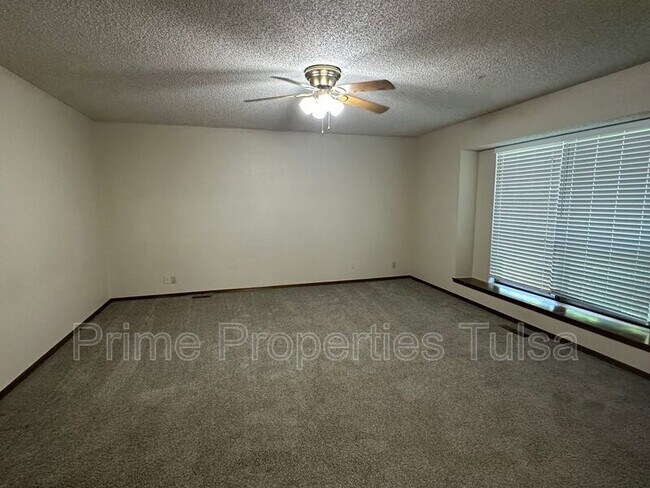 Building Photo - 7742 S 72nd E Pl