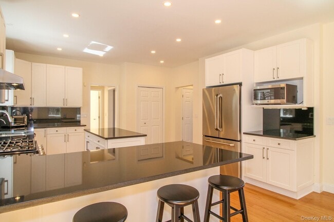 Building Photo - 390 Birch Hill Rd