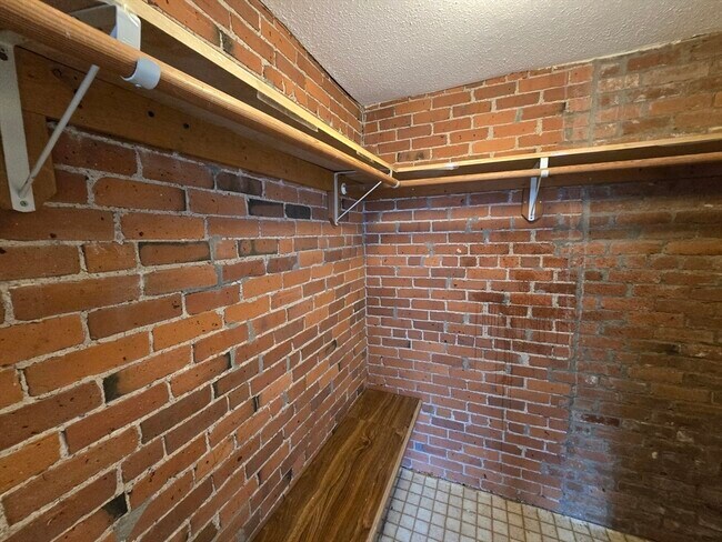 Building Photo - 147 Rawson Rd