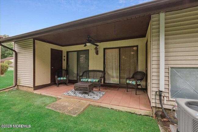 Building Photo - 70 Overlook Way