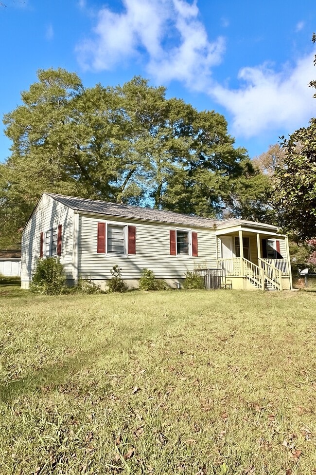 Building Photo - 1136 Broad St