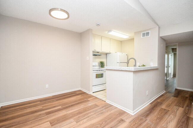 Building Photo - 17331 Red Oak Dr