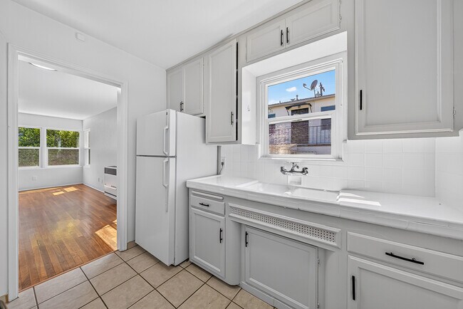 Building Photo - 3628 Highland Ave