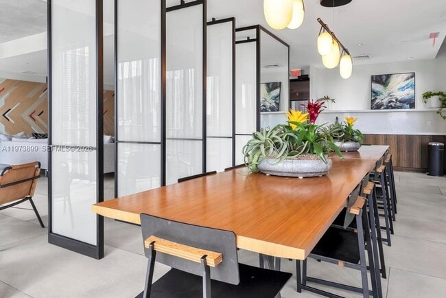 Building Photo - 121 NE 34th St