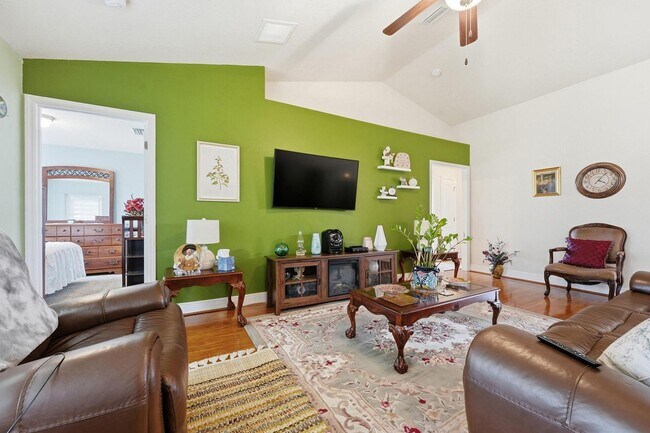 Building Photo - 5923 NW Brianna Ct