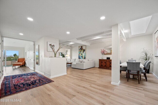 Building Photo - 5833 N Placita Del Baron