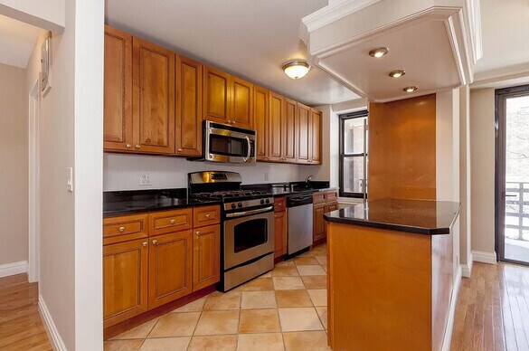 Primary Photo - 786 Columbus Ave