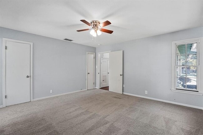 Building Photo - 210 W Willingham St