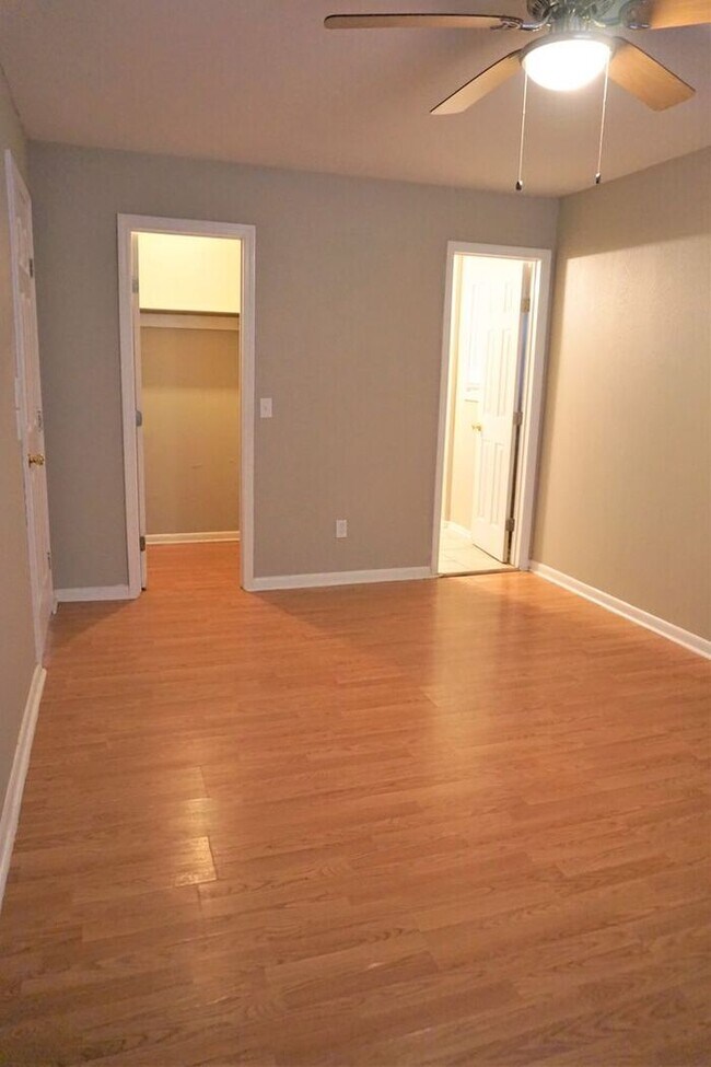 Building Photo - 3 Bed 2 Bath 1 Car Garage -The Village NW OKC