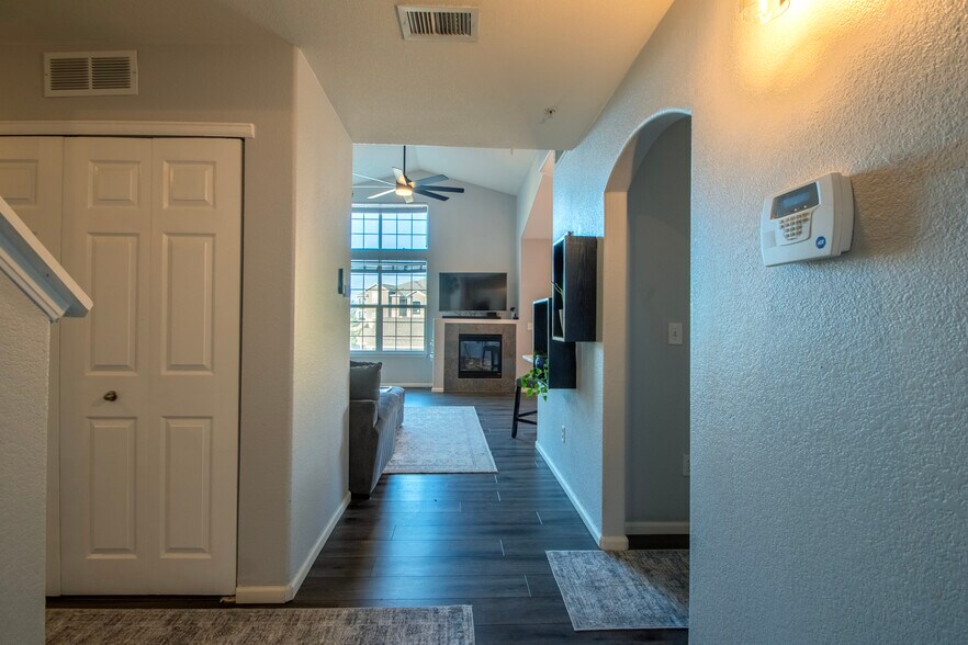 Building Photo - 2875 Blue Sky Cir