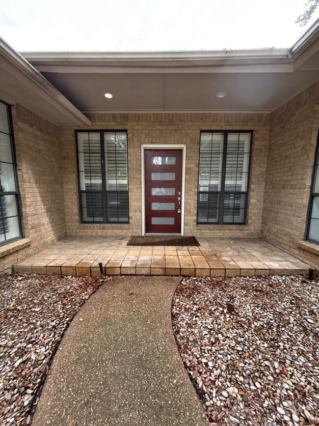 Building Photo - 5026 Bellaire Dr S