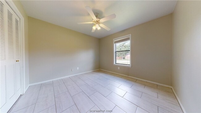 Building Photo - 1003 Val Verde Dr