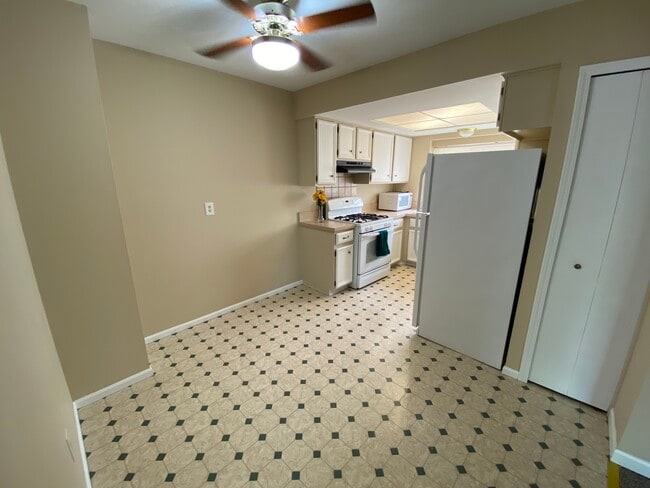 Building Photo - 37283 Charter Oaks Blvd