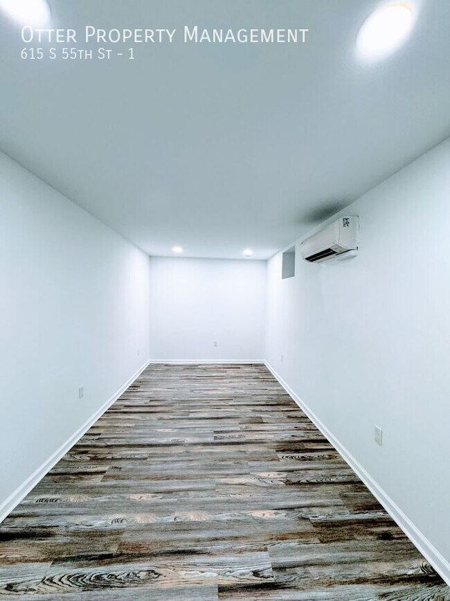 Building Photo - 615 S 55th St